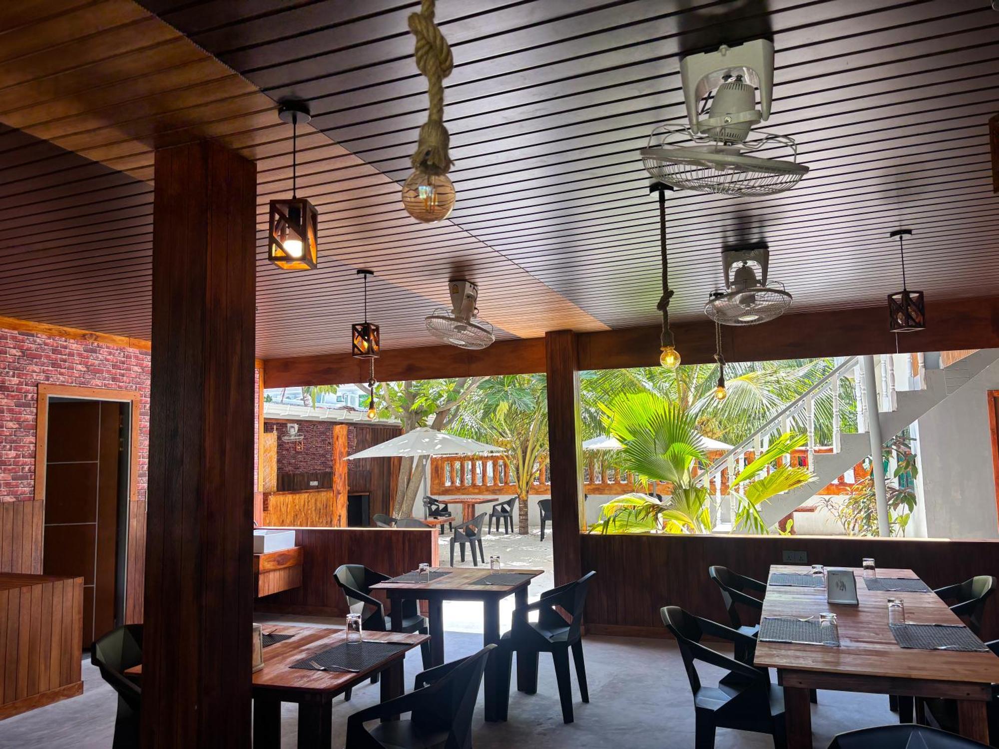 Mathiveri Thundi Inn ภายนอก รูปภาพ