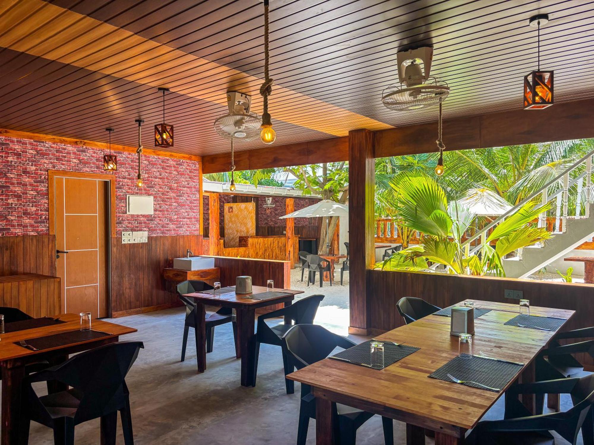 Mathiveri Thundi Inn ภายนอก รูปภาพ